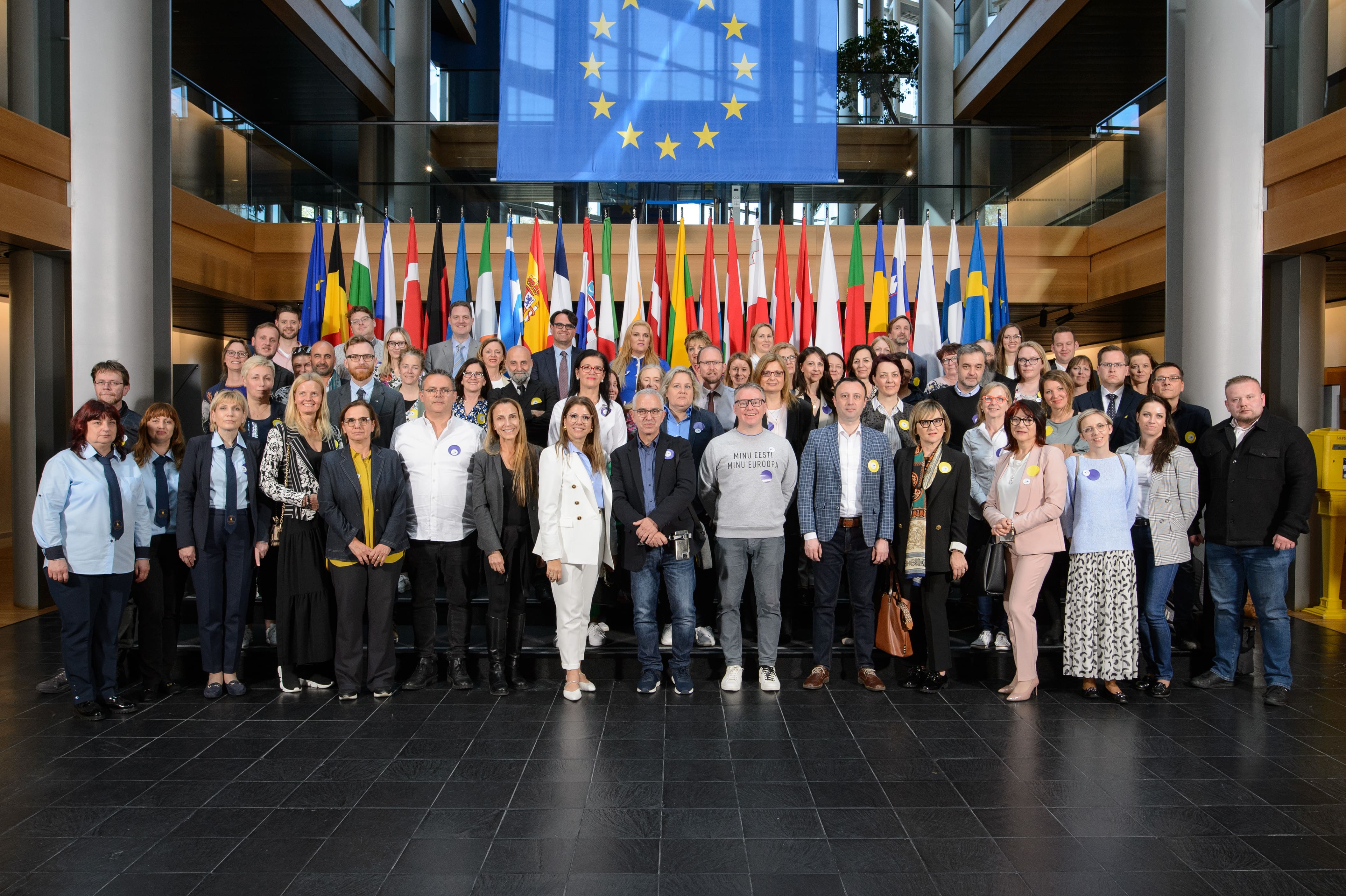 Teachers from all over Europe take a "family photo" at the May 2023 Euroscola session